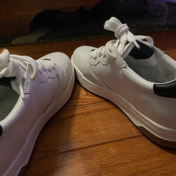 Madewell Court Sneakers in White and Black Leather - Picture 6 of 8